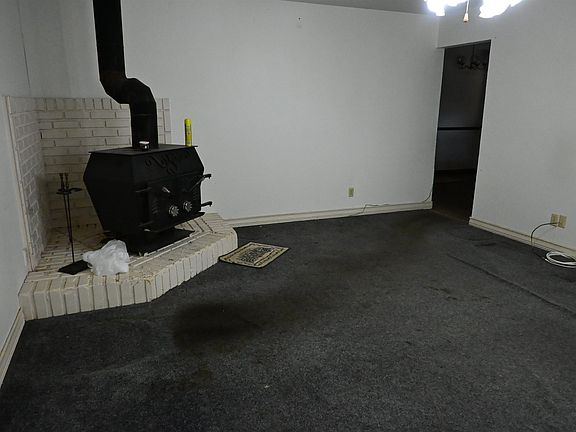 4th image of 2412 Taylor Ave