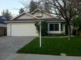 32332 Green Hill Dr, Castaic, CA 91384