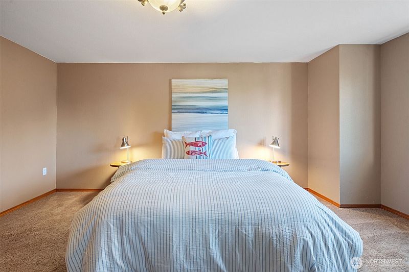 5th image of 130 E Warbler Court