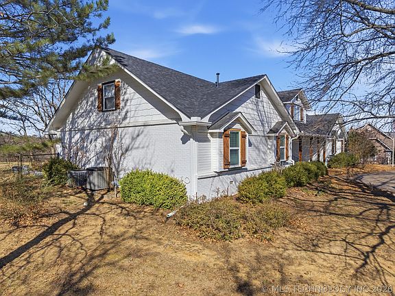 5th image of 422 Ridge Oak Ln