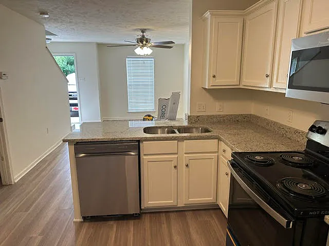 Building Photo - 1601 Davis St #3
