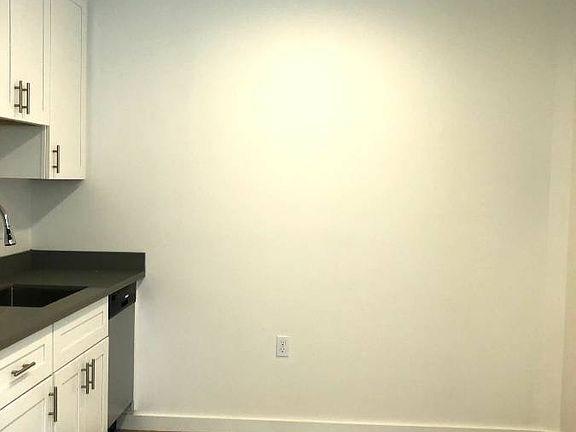 2nd image of 320C Capp St