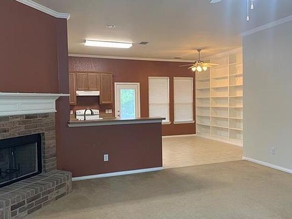 3rd image of 122 Arrowhead Dr