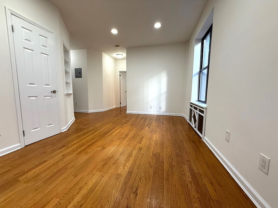 2nd image of 355 W 51st St #335