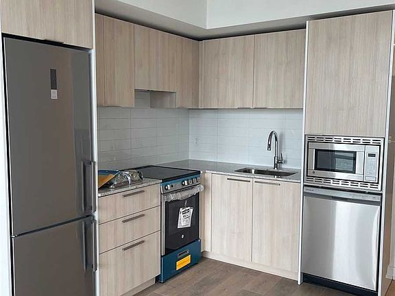 5th image of 501 Yonge St #2710