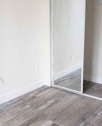 4th image of 520 W 82nd St #522-1/2