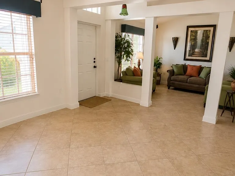 1567 SW Leisure Ln — Photo 2