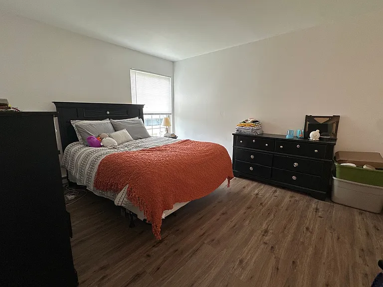 University Park Apartments near Cornell University — Photo 661