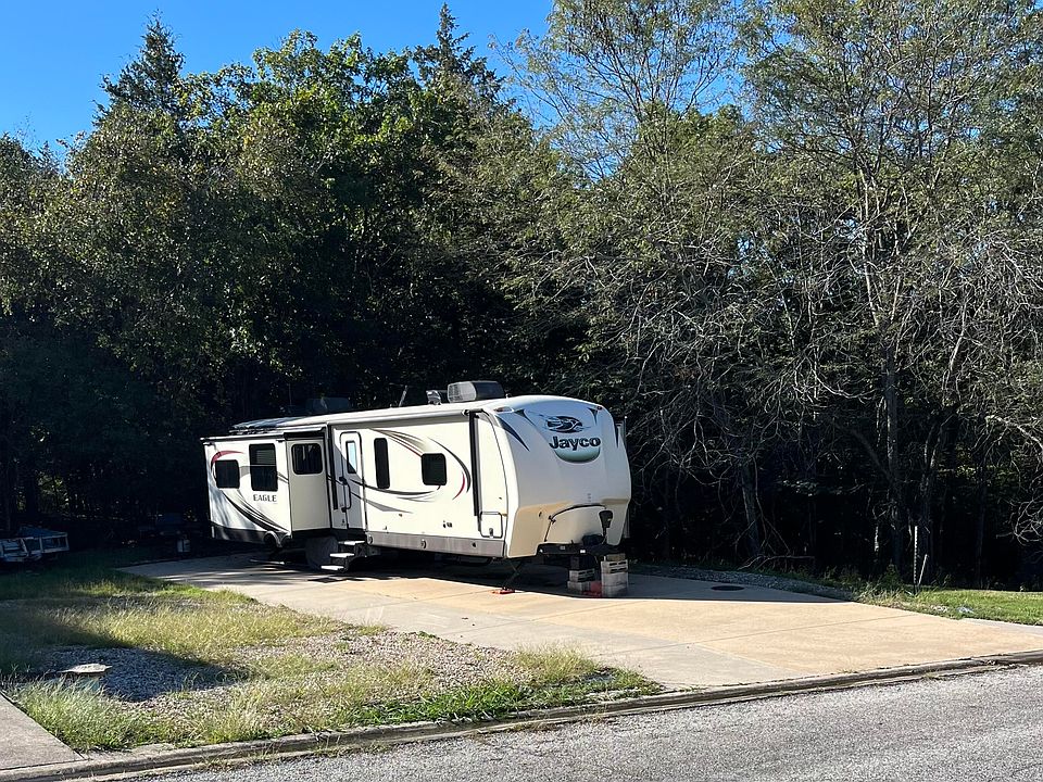 2nd image of 205 N Rainbow Drive