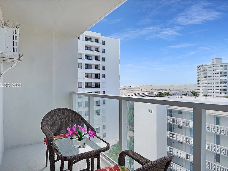 1750 James Ave #9J — Photo 9