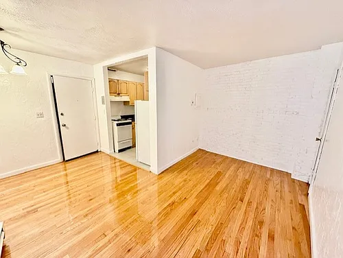 153 Salem St Photo 1