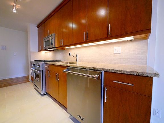 2nd image of 765 Amsterdam Ave APT 8D