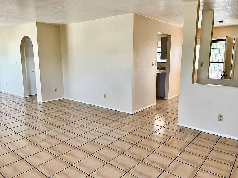 472 Copper Dr NE — Photo 9