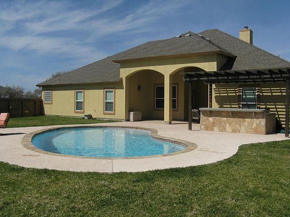 4th image of 1525 Westridge Blvd