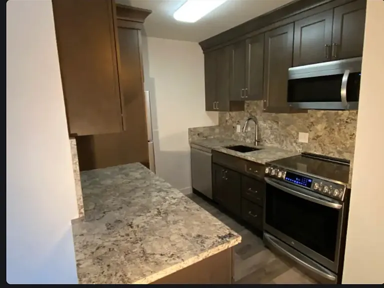 2225 S Jasmine St #302 — Photo 10