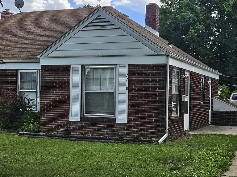 7718 Manor Ave — Photo 15
