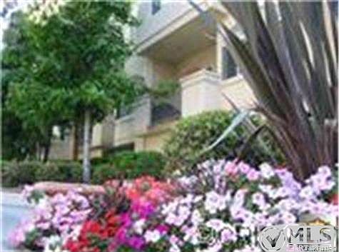 1st image of 425 S Niagara St Unit 109