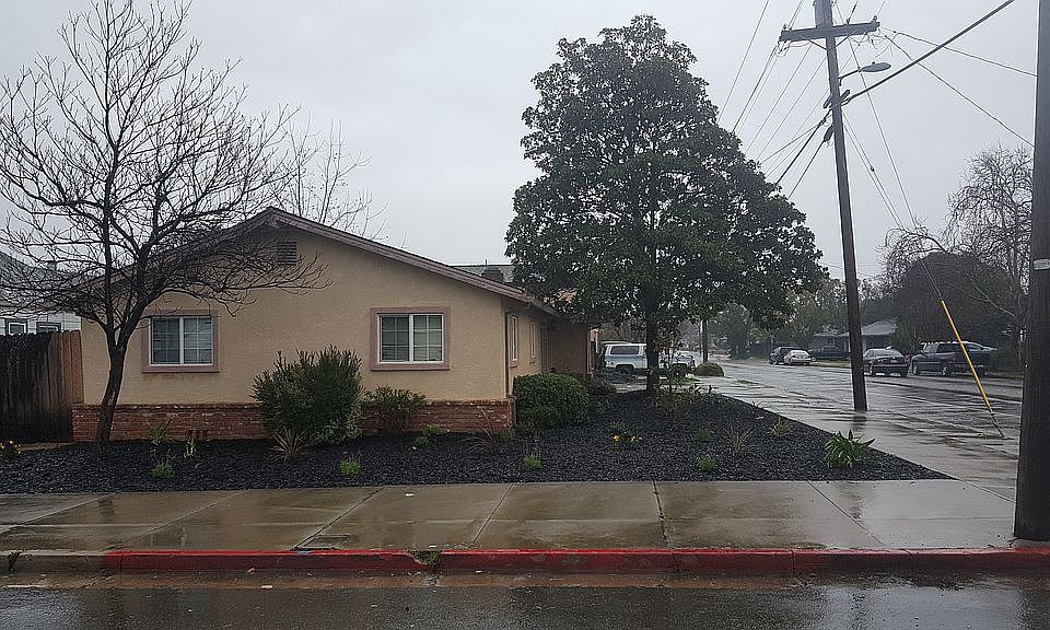 1st image of 216 W 18th St