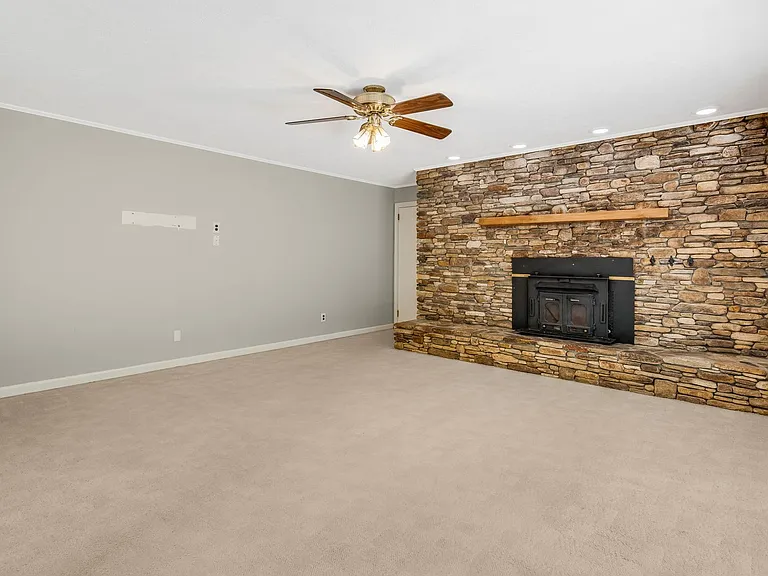 102 Arbor Ln — Photo 7
