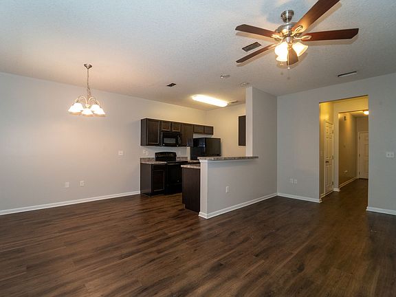 3rd image of 211 Moultrie Village Ln