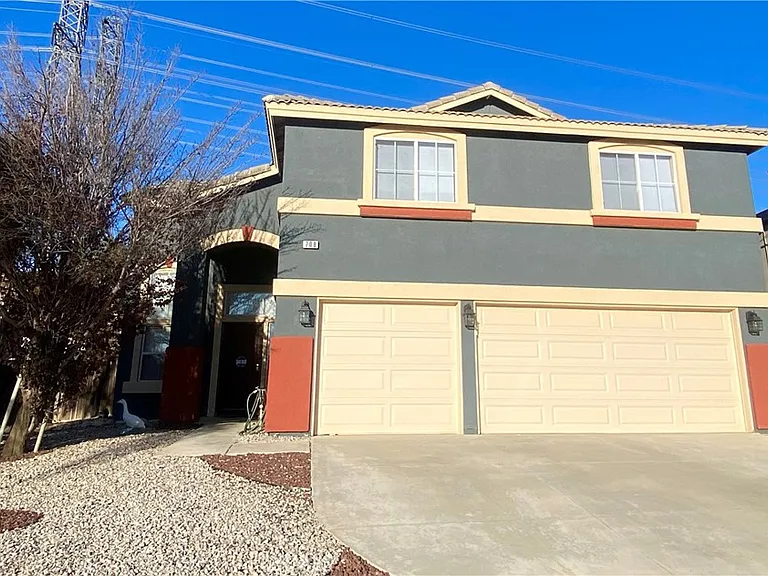 708 Hillview St — Photo 1