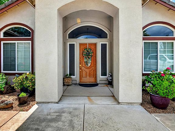 5th image of 910 Saint Andrews Dr