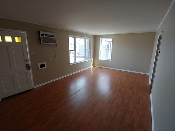 4th image of 211 Sauk Trl