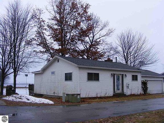 3rd image of 142 Frankie Ln