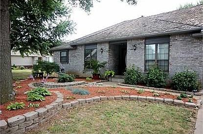 2nd image of 2613 W Chateau Dr