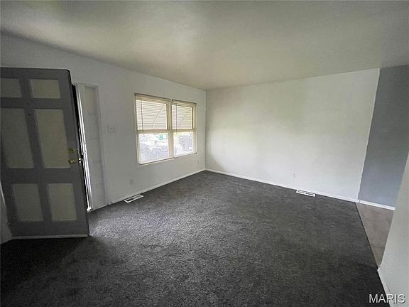 3rd image of 1335 Cabrillo Dr