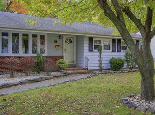 24 Briar Cir, Green Brook, NJ 08812