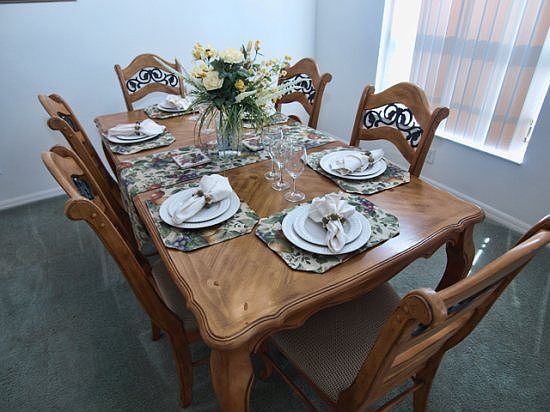 Vacation Homes Orlando Dining Area