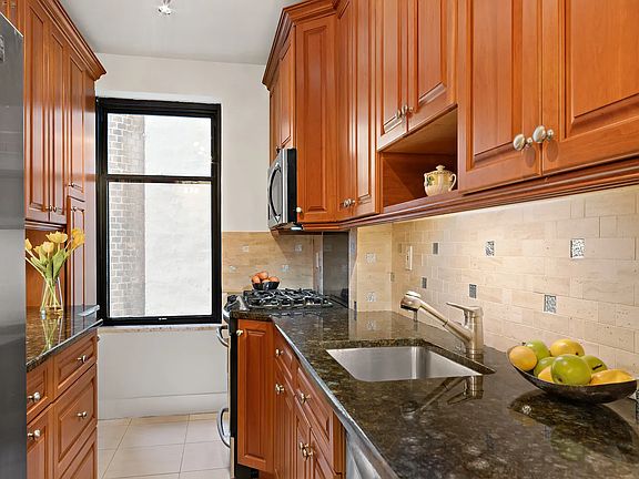 3rd image of 200 W 86th St APT 4M