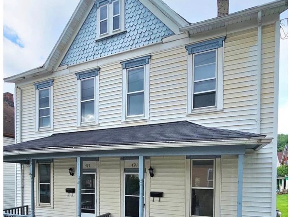 1st image of 419-421 Oak St #1