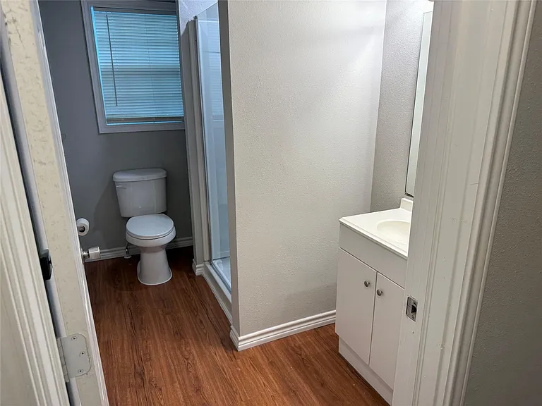 1934 Austin Ave — Photo 16
