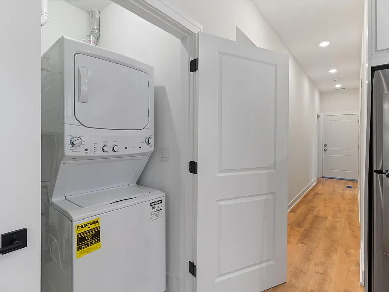 839 N Rockwell St #2R — Photo 14