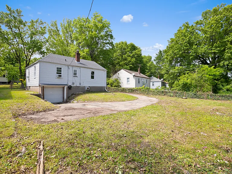 7007 Paisley Dr — Photo 17