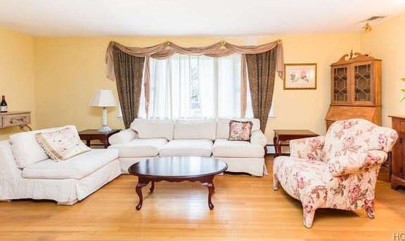 5th image of 105 Laura Joy Cir