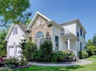 8 Revere Ln, Somerset, NJ 08873