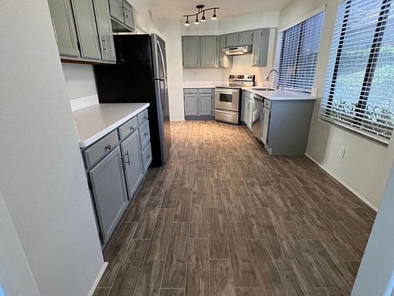 4th image of 250 E Belcourte Pl