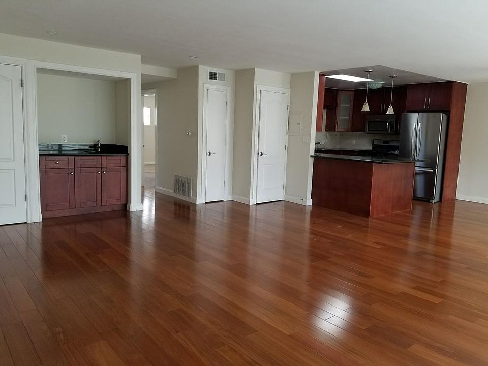 1st image of 2010 Pacific Ave APT 6