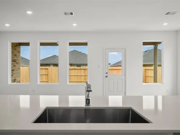 1935 Stargazer Ln, Angleton, TX 77515