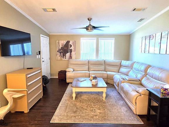 3rd image of 3606 Guilder St