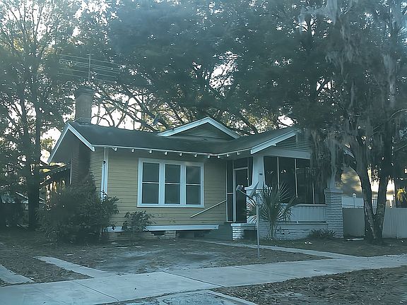 4th image of 204 S Maple Ave