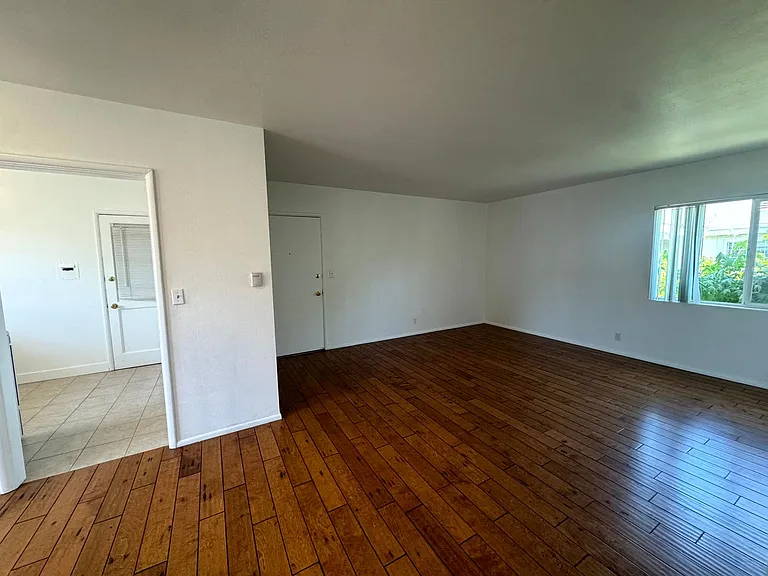 1935 Cloverfield Blvd — Photo 45