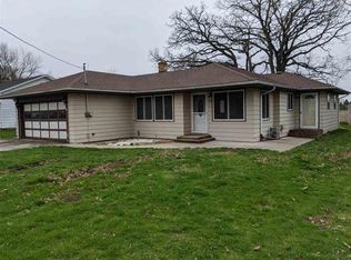 310 E Grove St, Capron, IL 61012