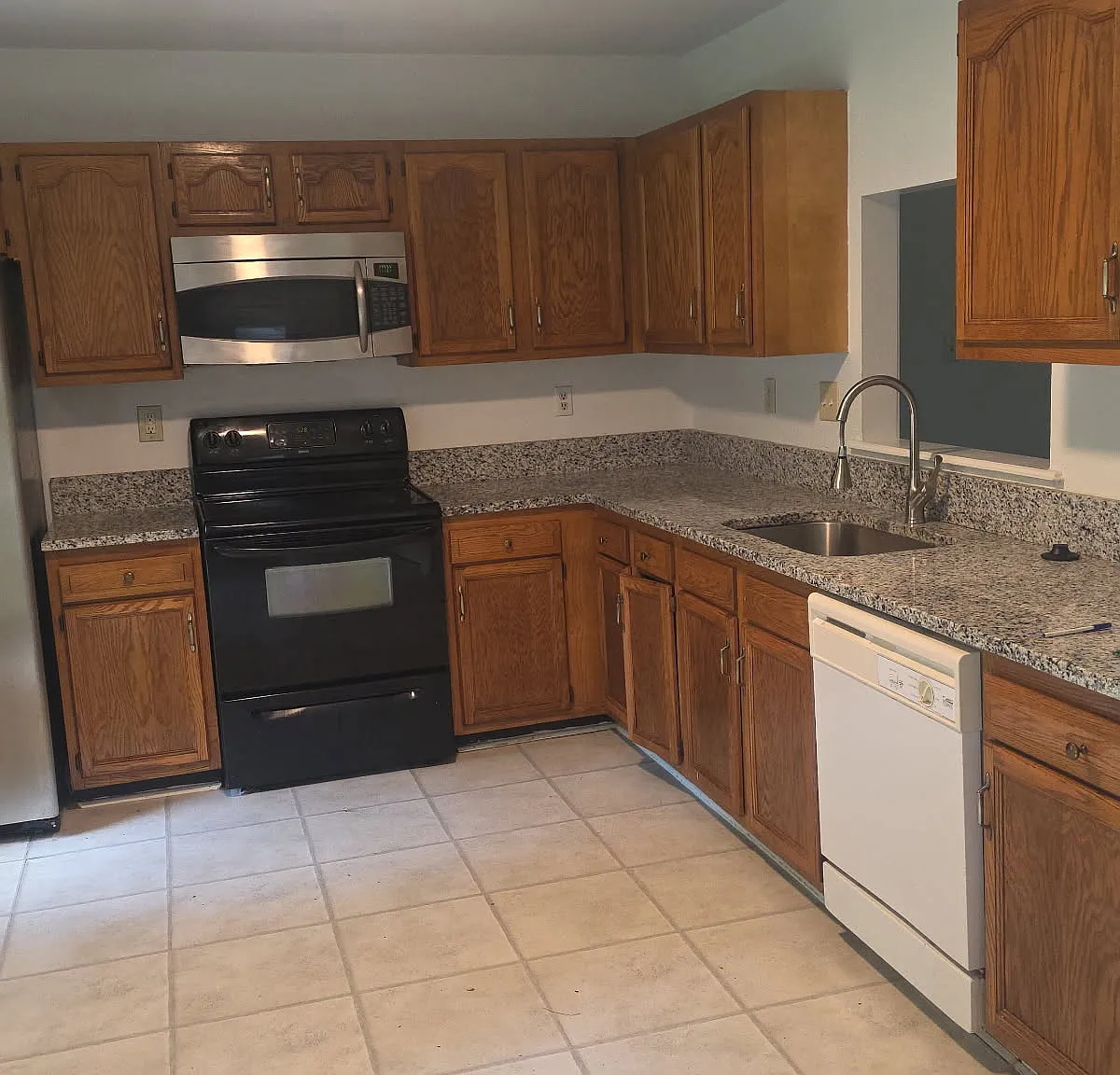 3 bed, 1721 sqft, $2,400 — Photo 2