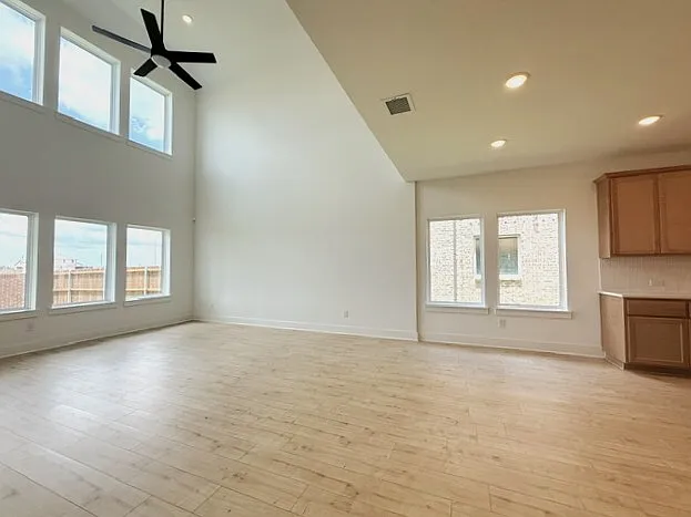 17141 Oxborough Dr — Photo 6