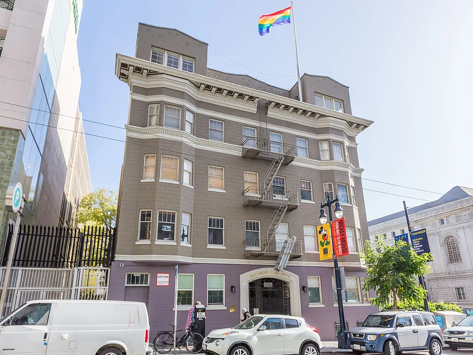 Building Photo 4