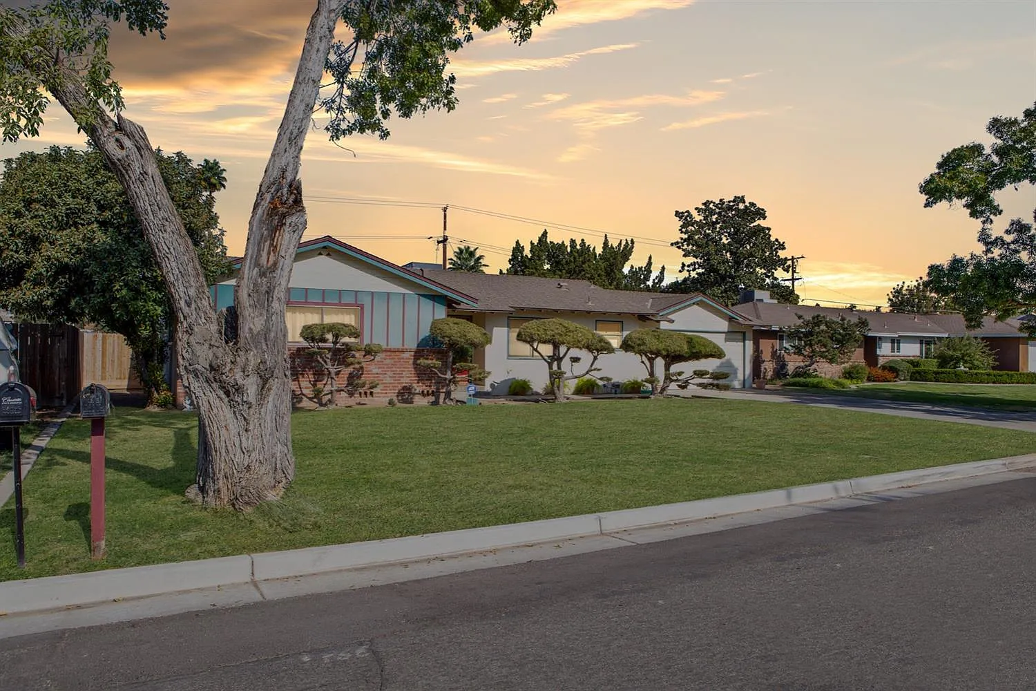 5741 E Siverly Ln photo 1